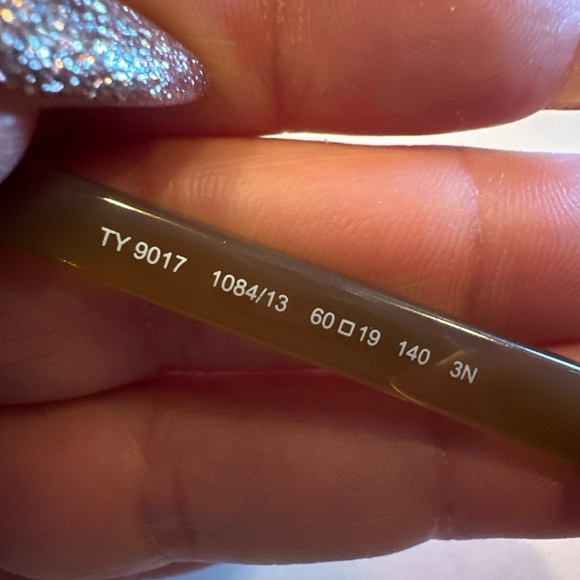 Tory Burch ivory cream snakeskin round oversized sunglasses - Picture 2 of 5